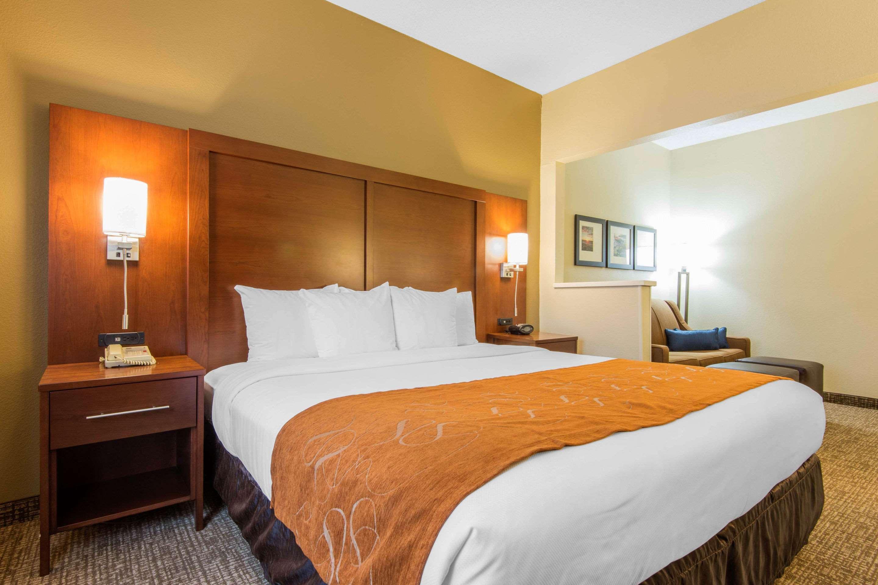Comfort Suites Rochester Henrietta University Area Экстерьер фото