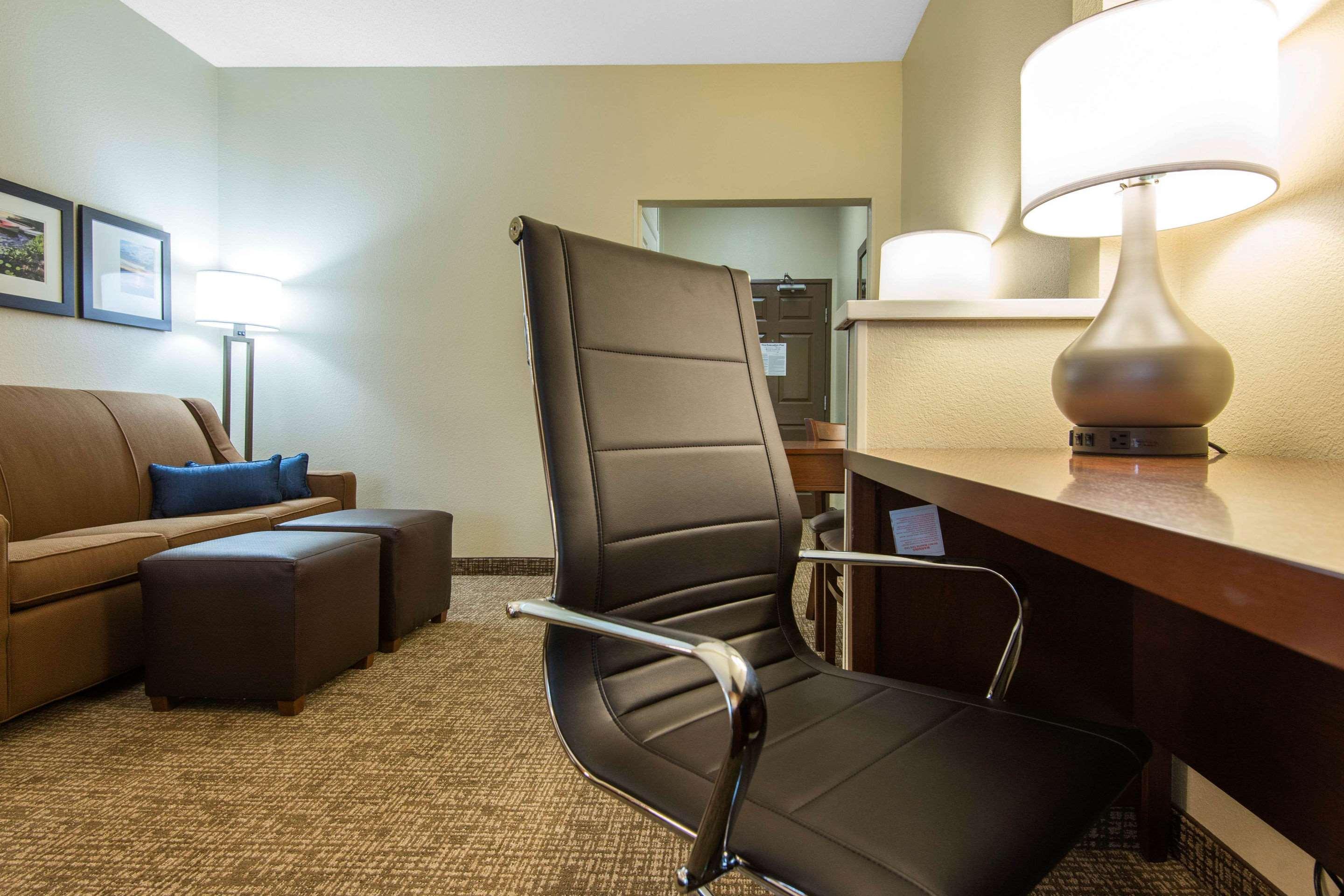 Comfort Suites Rochester Henrietta University Area Экстерьер фото