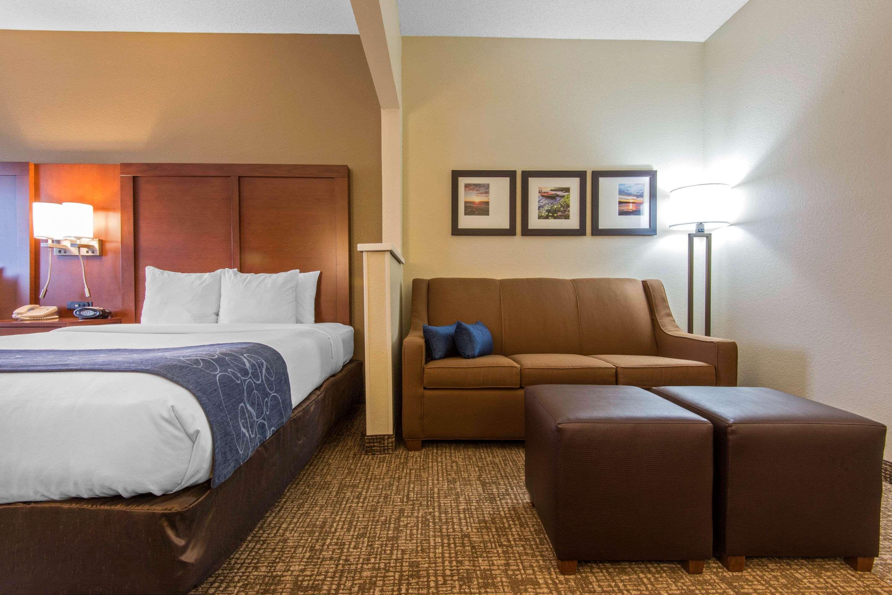 Comfort Suites Rochester Henrietta University Area Экстерьер фото