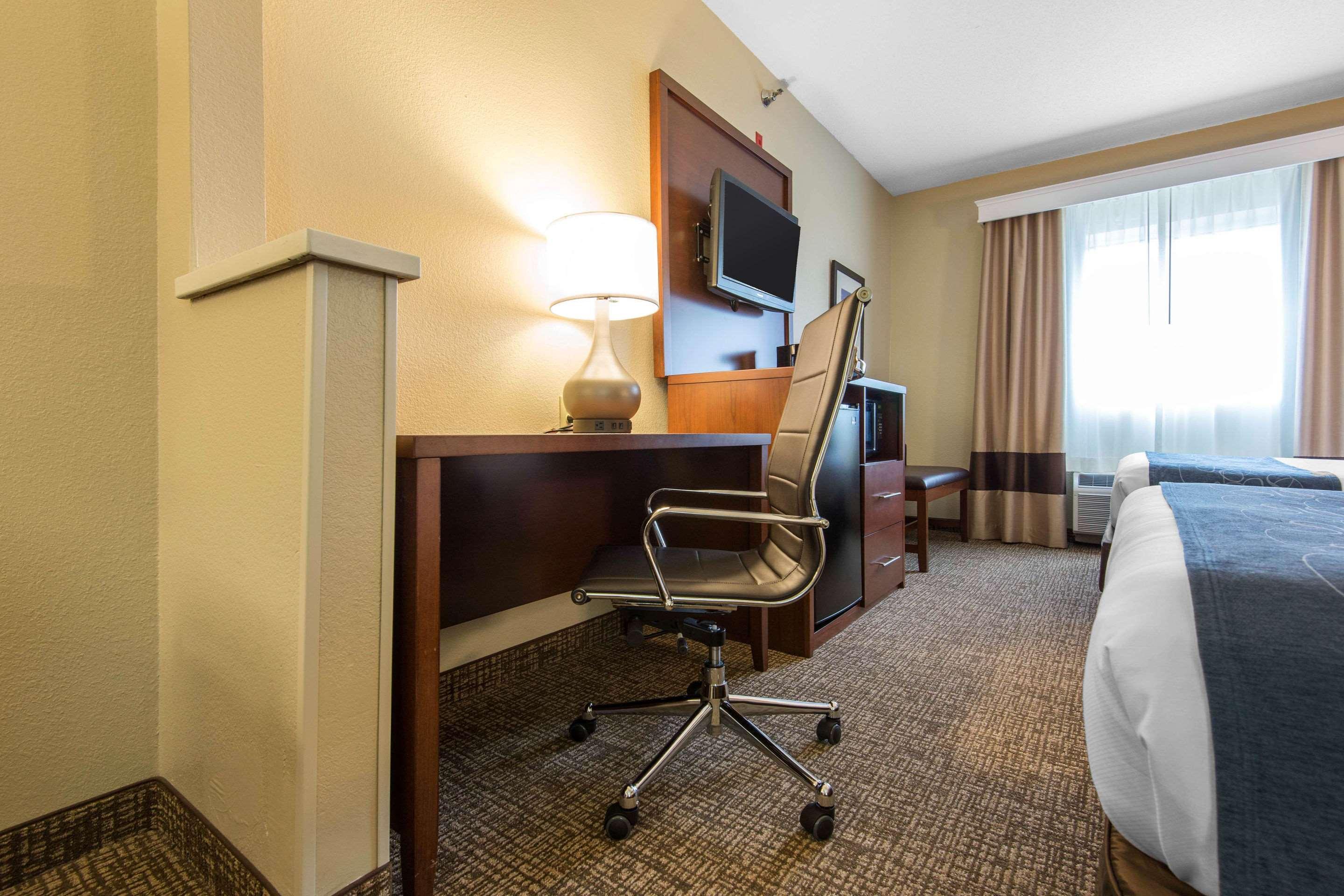 Comfort Suites Rochester Henrietta University Area Экстерьер фото