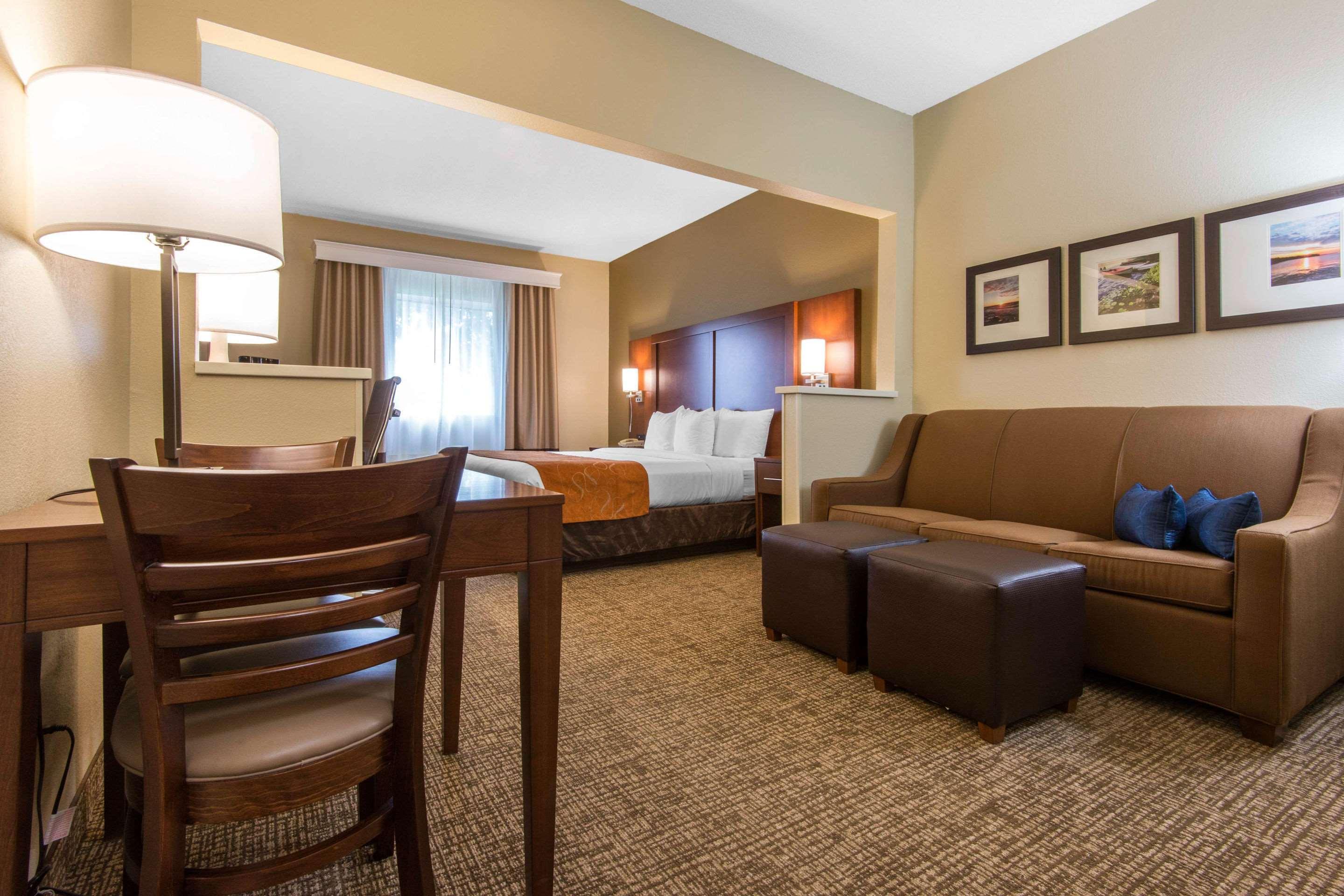 Comfort Suites Rochester Henrietta University Area Экстерьер фото