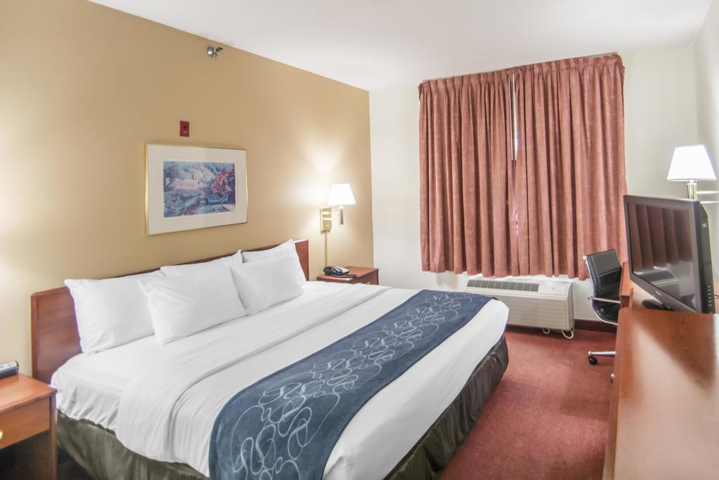 Comfort Suites Rochester Henrietta University Area Экстерьер фото