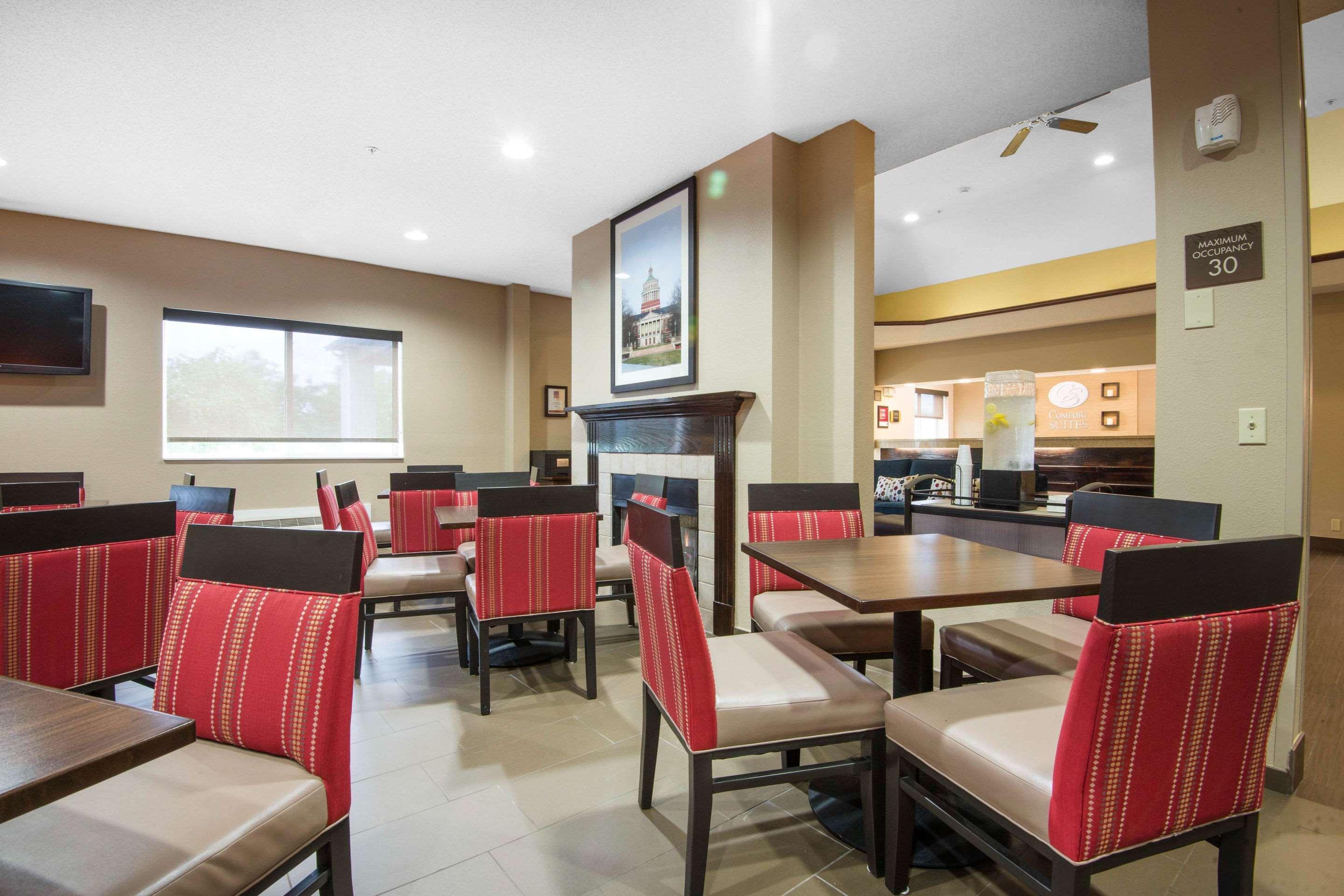 Comfort Suites Rochester Henrietta University Area Экстерьер фото