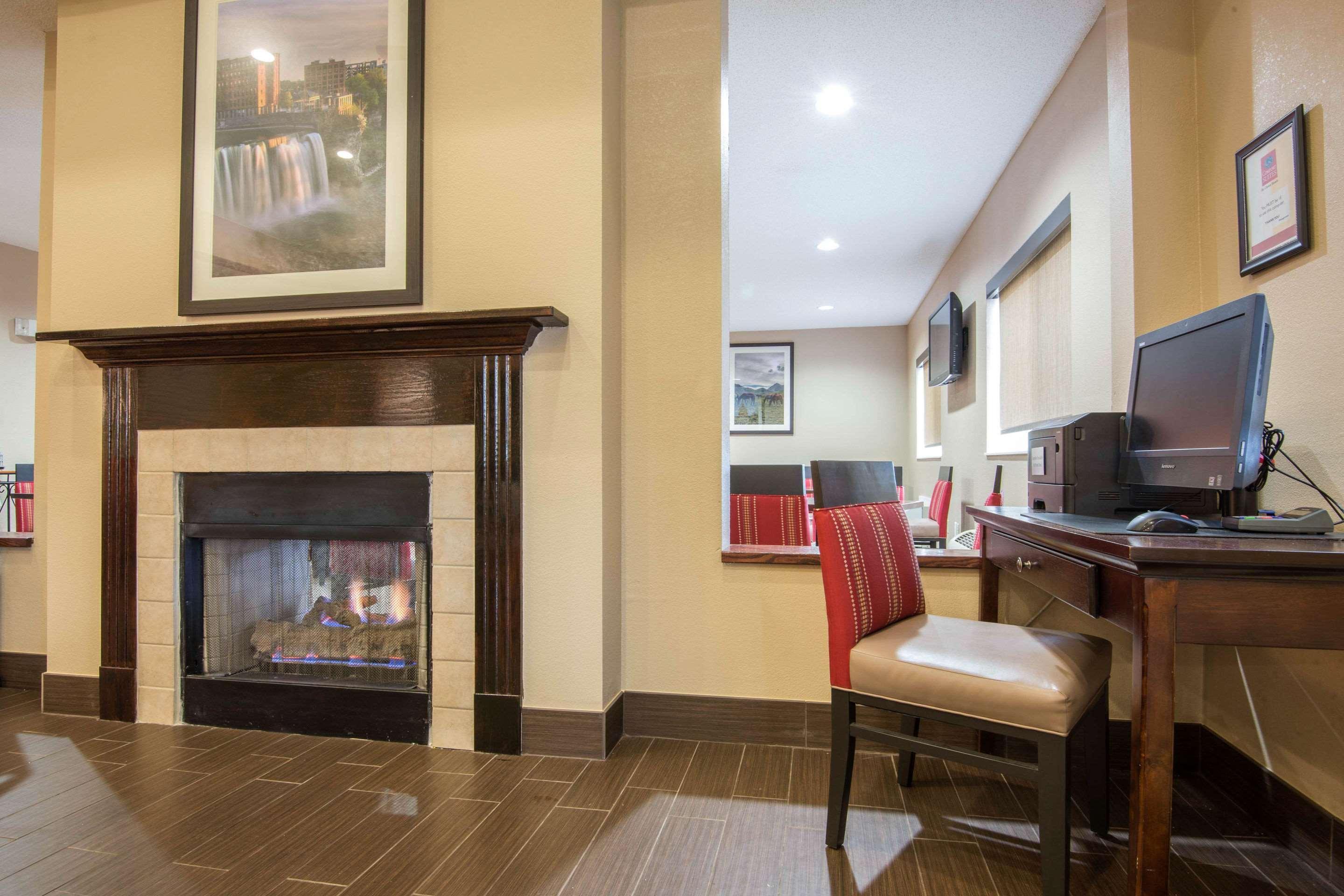 Comfort Suites Rochester Henrietta University Area Экстерьер фото
