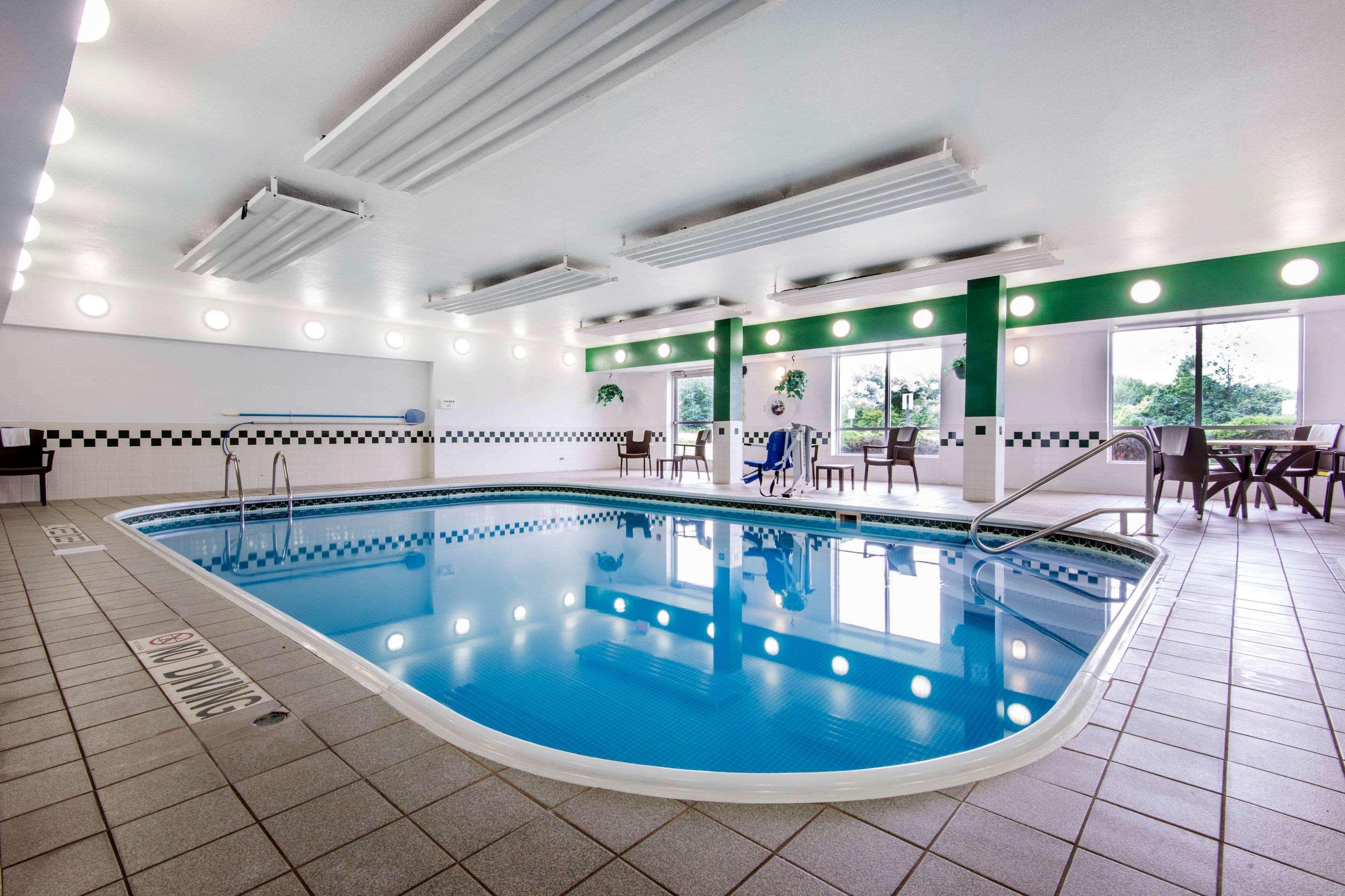 Comfort Suites Rochester Henrietta University Area Экстерьер фото