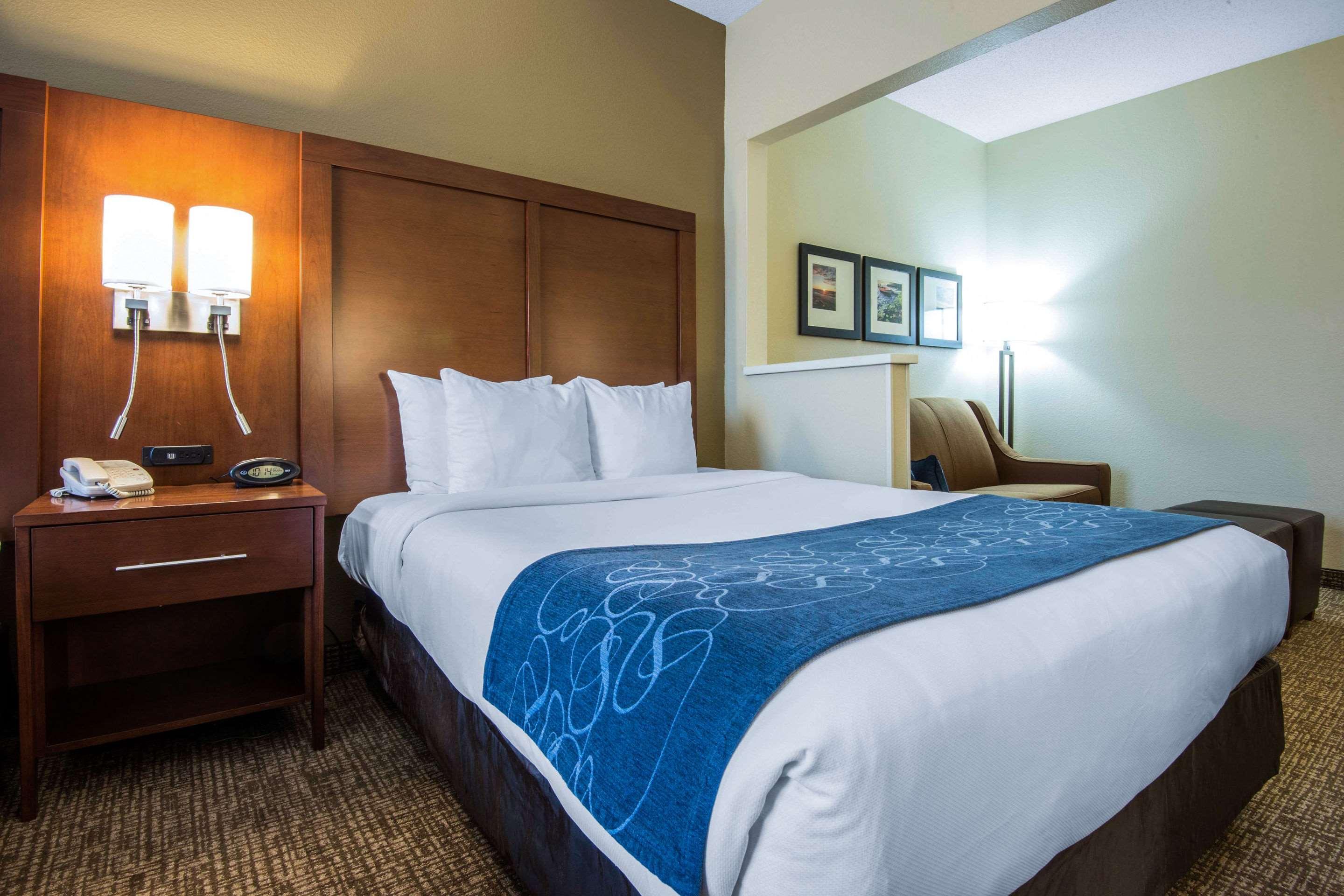 Comfort Suites Rochester Henrietta University Area Экстерьер фото