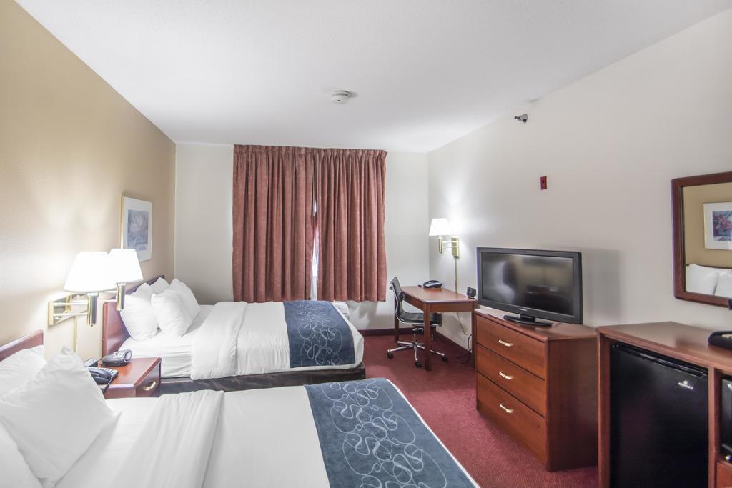 Comfort Suites Rochester Henrietta University Area Экстерьер фото