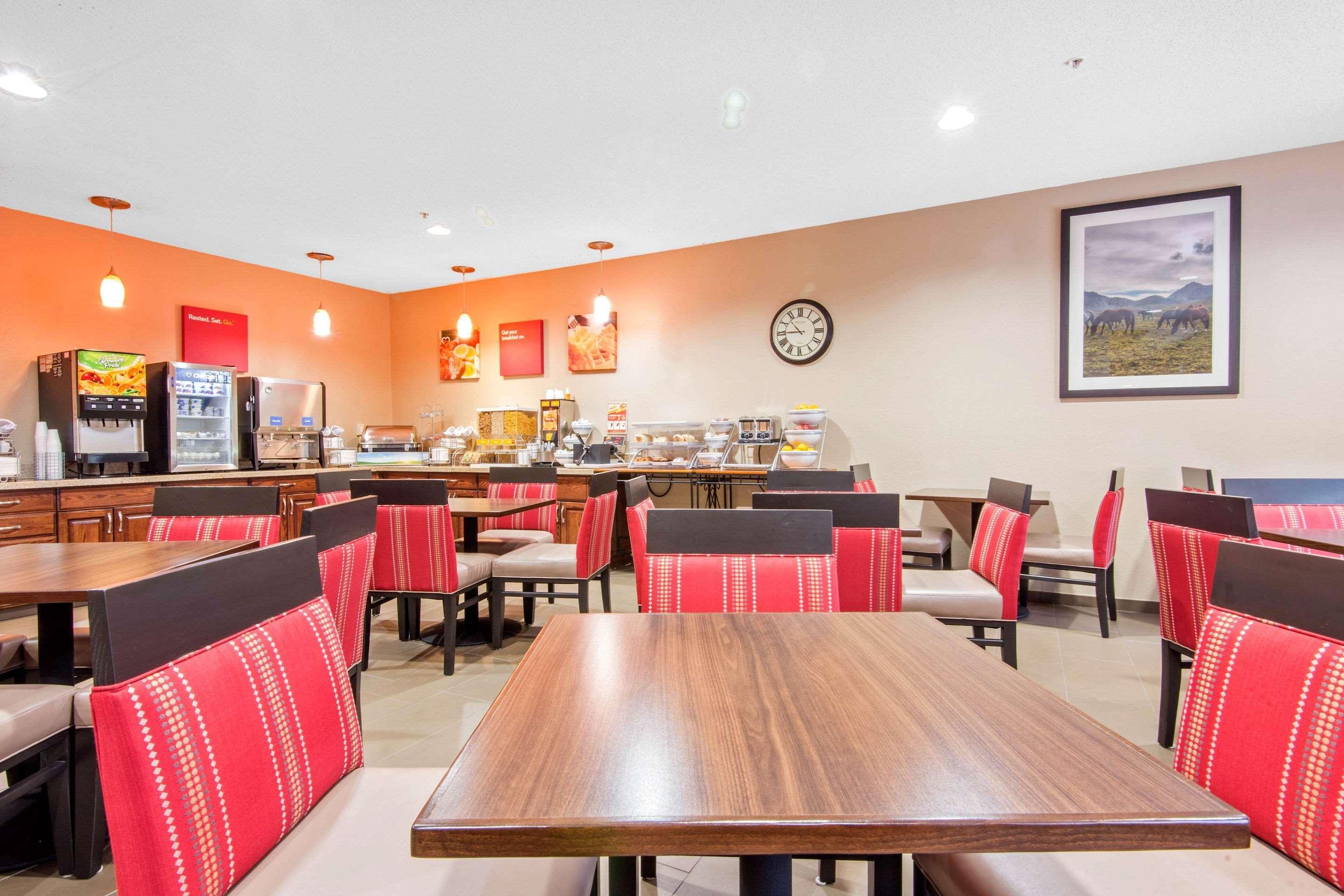 Comfort Suites Rochester Henrietta University Area Экстерьер фото