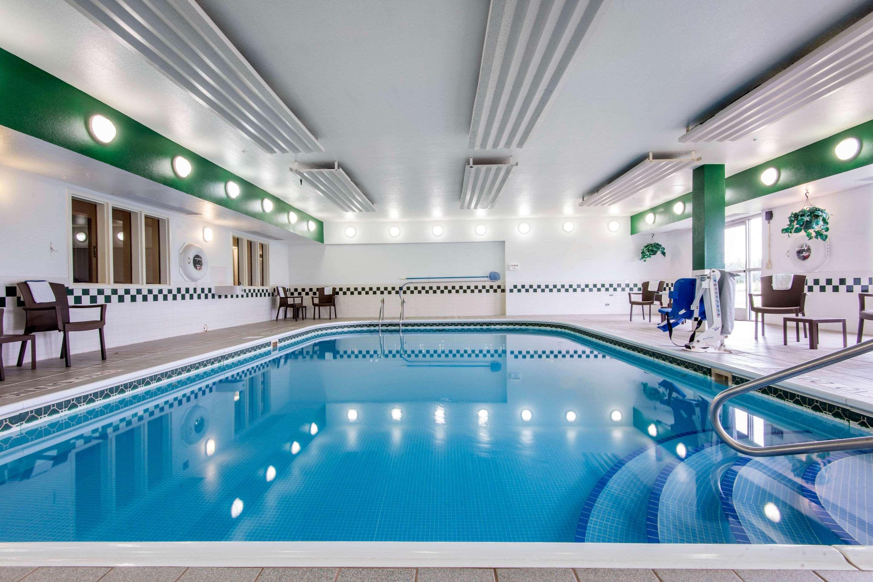 Comfort Suites Rochester Henrietta University Area Экстерьер фото