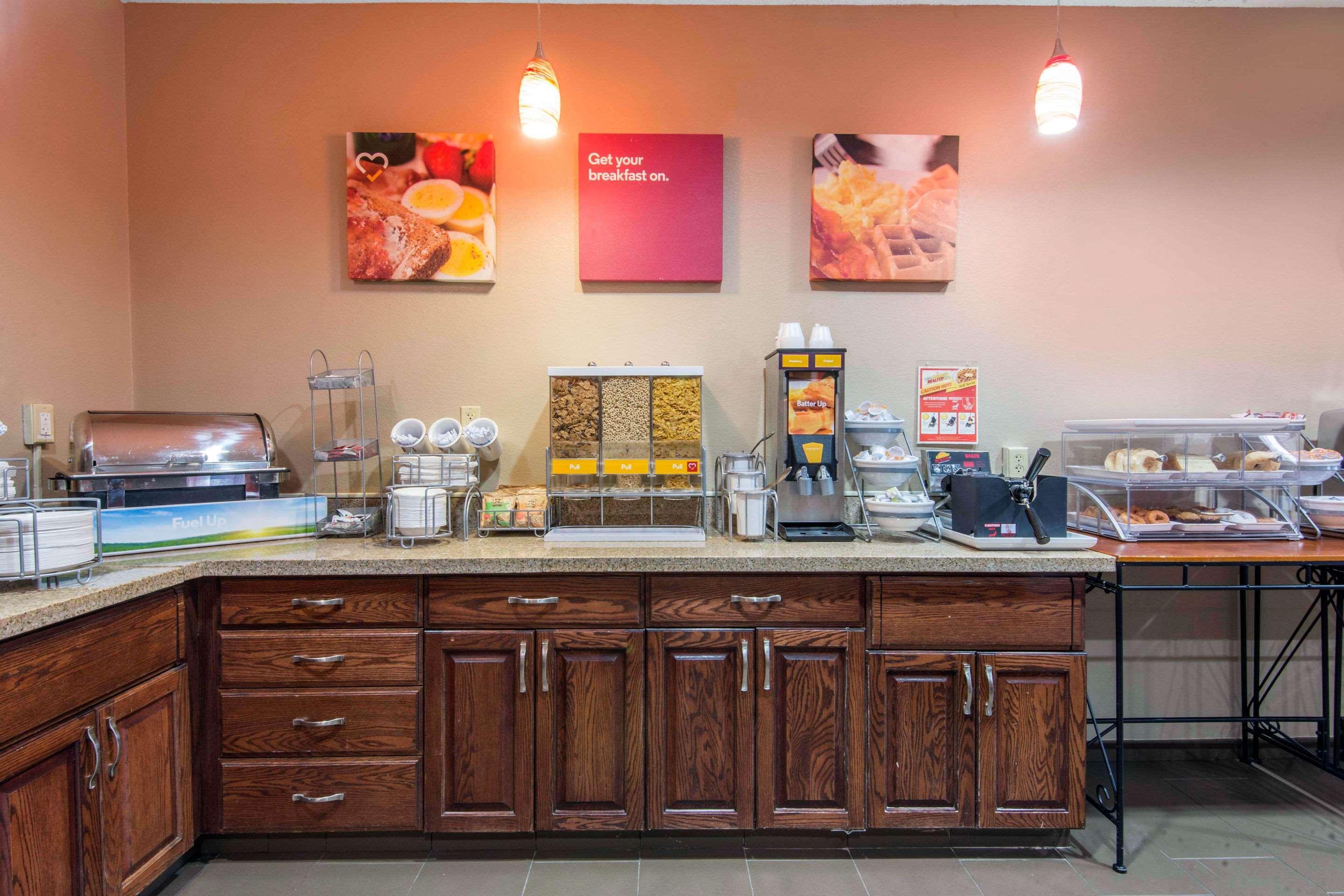 Comfort Suites Rochester Henrietta University Area Экстерьер фото