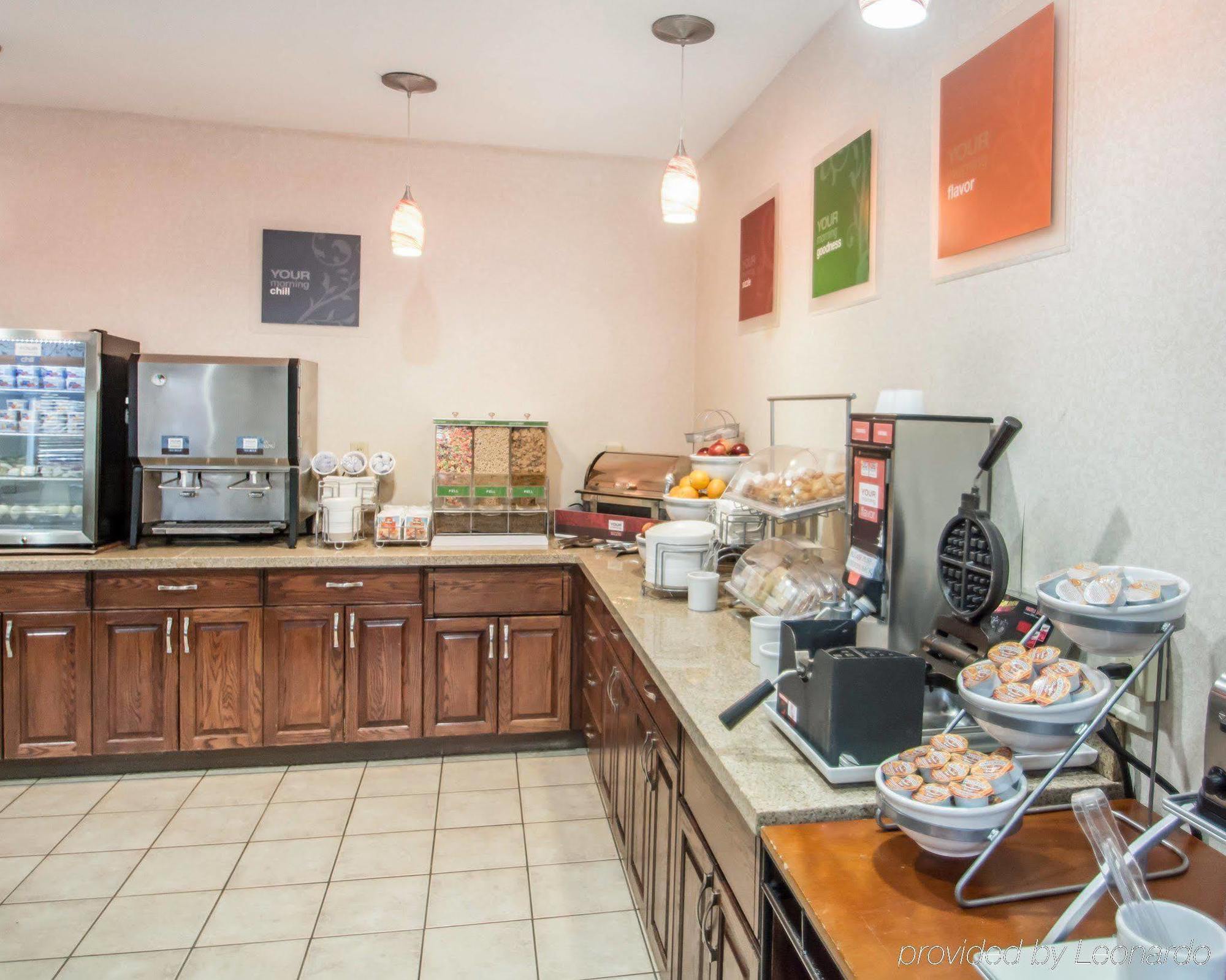Comfort Suites Rochester Henrietta University Area Экстерьер фото